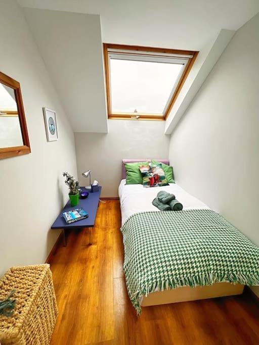 True Colours Apartment In Central Location Bangor  Exterior photo