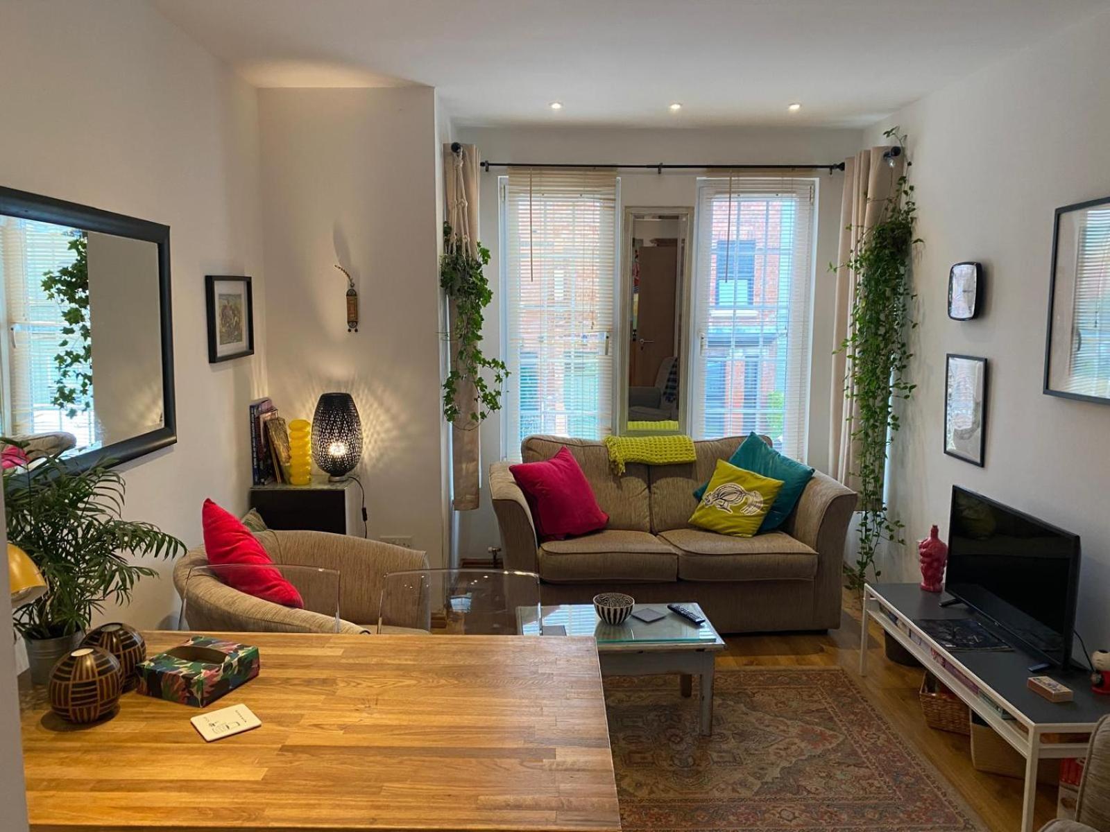 True Colours Apartment In Central Location Bangor  Exterior photo